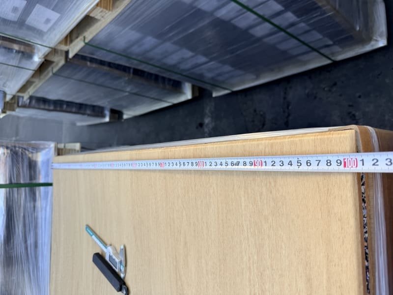 пример поврежденного резинового напольного покрытия